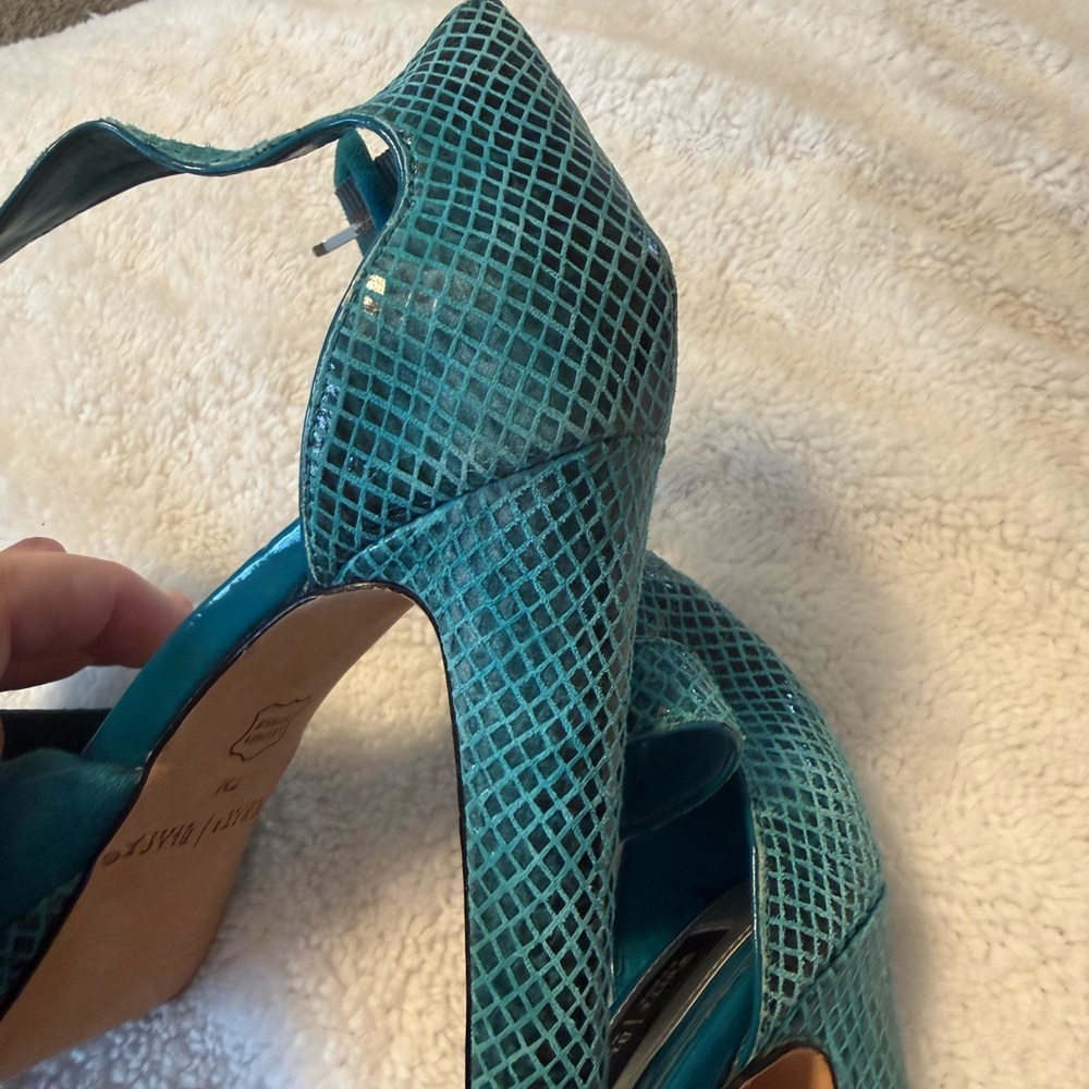White House Black Market Turquoise Peep-Toe Heels - Picture 4 of 7